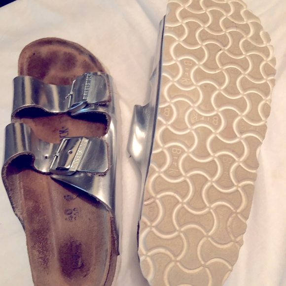 Birkenstock Arizona Softbed
Metallic Silver Narrow (Women's) - Picture 8 of 12